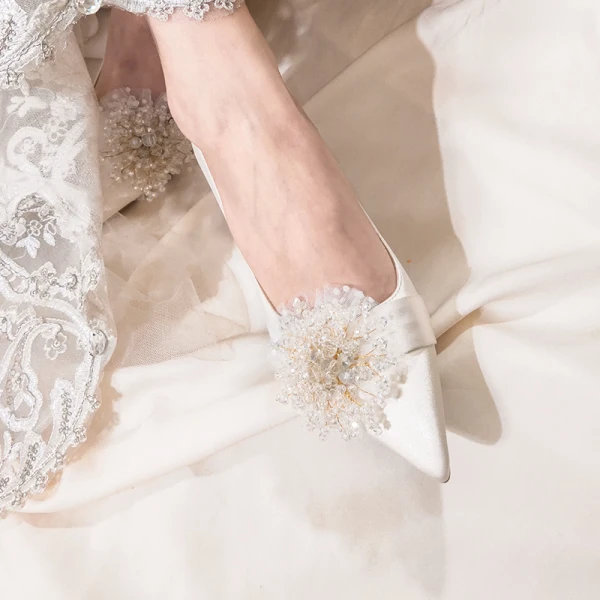 Charmant Ivoire Satin Chaussure De Mariée 2020 Cuir Perlage Cristal Perle 7 cm Talons Aiguilles À Bout Pointu Mariage Escarpins