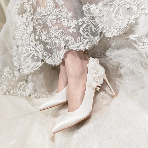 Charming Ivory Satin Pearl Wedding Shoes 2020 Leather Lace Flower 8 cm Stiletto Heels Pointed Toe Wedding Pumps