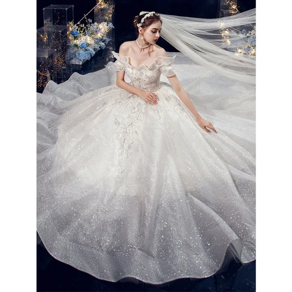 Charmant Ivory / Creme Brautkleider / Hochzeitskleider 2020 Ballkleid Off Shoulder Glanz Pailletten Perlenstickerei Spitze Blumen Kurze Ärmel Rückenfreies Königliche Schleppe