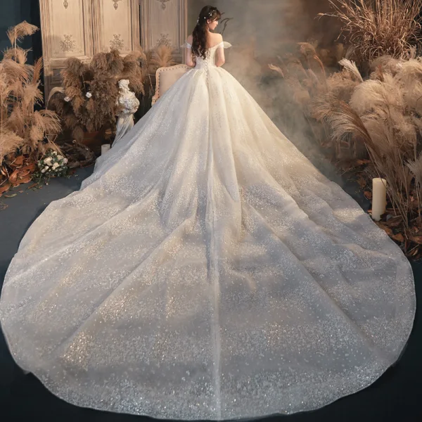 Luxe Champagne Robe De Mariée 2020 Robe Boule Volants Bustier En Dentelle Fleur Paillettes Sans Manches Dos Nu Royal Train
