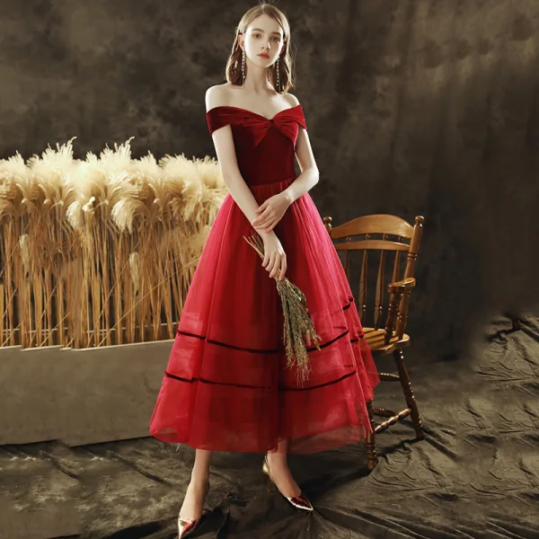 Elegant Burgundy Suede Homecoming Graduation Dresses 2020 A-Line / Princess Off-The-Shoulder Sleeveless Backless Tea-length Formal Dresses Elegant Burgundy Suede Homecoming Graduation Dresses 2020 A-Line / Princess Off-The-Shoulder Sleeveless Backless Tea-length Formal Dresses