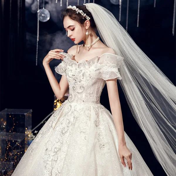 Charmant Champagne En Dentelle Robe De Mariée 2020 Princesse De l'épaule Perlage Paillettes Faux Diamant Manches Courtes Dos Nu Royal Train