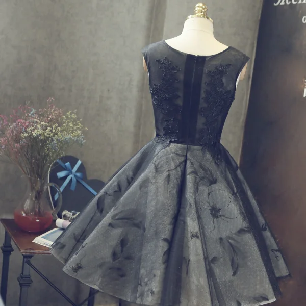 Style Chinois Noire Robe De Cocktail 2018 Robe Boule En Dentelle Fleur Encolure Dégagée Sans Manches Courte Robe De Ceremonie