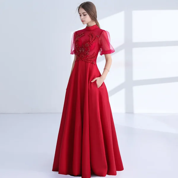 Chic / Beautiful Burgundy Evening Dresses  2018 A-Line / Princess Beading Crystal Lace Flower High Neck Backless Short Sleeve Floor-Length / Long Formal Dresses