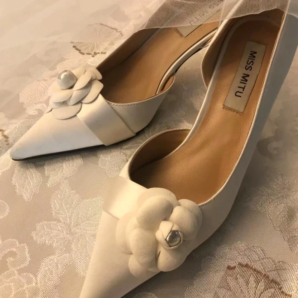 Elegante Ivoor Bloem Bruidsschoenen 2020 Leer Satijn 7 cm Naaldhakken / Stiletto Spitse Neus Huwelijk Hakken