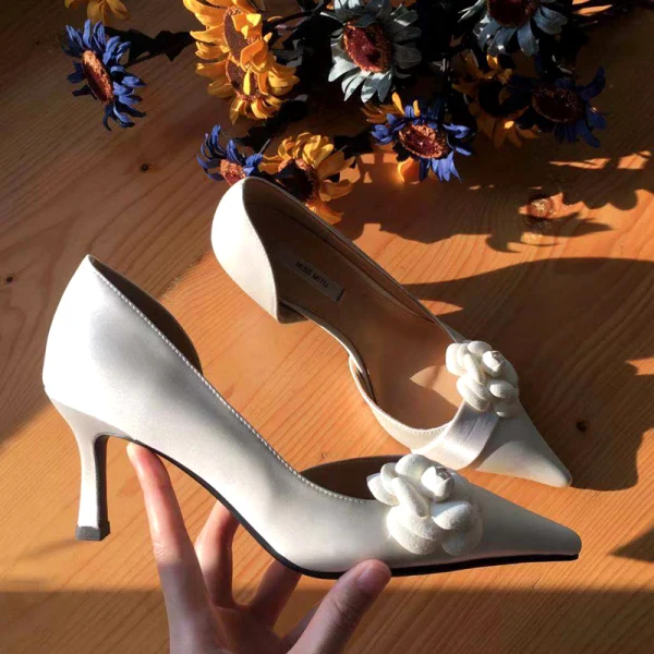 Élégant Ivoire Fleur Chaussure De Mariée 2020 Cuir 7 cm Talons Aiguilles À Bout Pointu Mariage Talons