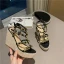 Römisch Rosa Strassenmode Strand Sandalen Damen 2021 Wasserdichte Niet Knöchelriemen T-Riemen 11 cm Peeptoes Keilabsatz Sandaletten Hochhackige