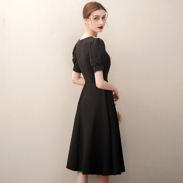 Elegant Black Satin Homecoming Graduation Dresses 2020 A-Line / Princess V-Neck Short Sleeve Knee-Length Formal Dresses