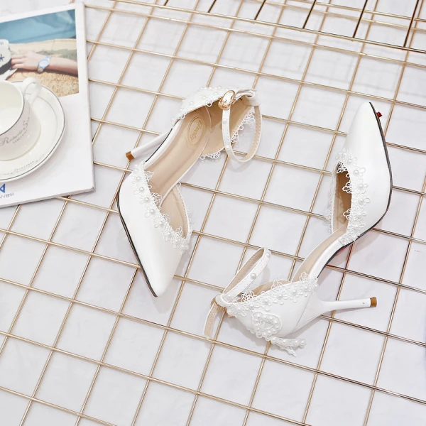 Élégant Ivoire Chaussure De Mariée 2020 Perle Bride Cheville En Dentelle Fleur 9 cm Talons Aiguilles À Bout Pointu Mariage Sandales