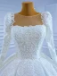 Luxe Ivoire Glitter Robe De Mariée Robe Boule 2021 Encolure Dégagée Perlage En Dentelle Fleur Manches Longues Chapel Train Mariage