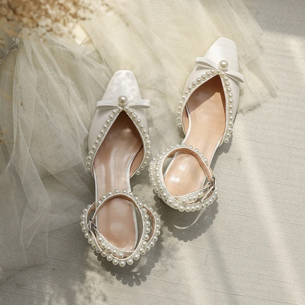 Élégant Ivoire Perle Noeud Chaussure De Mariée 2020 3 cm Talons Épais Talon Bas À Bout Pointu Mariage Sandales