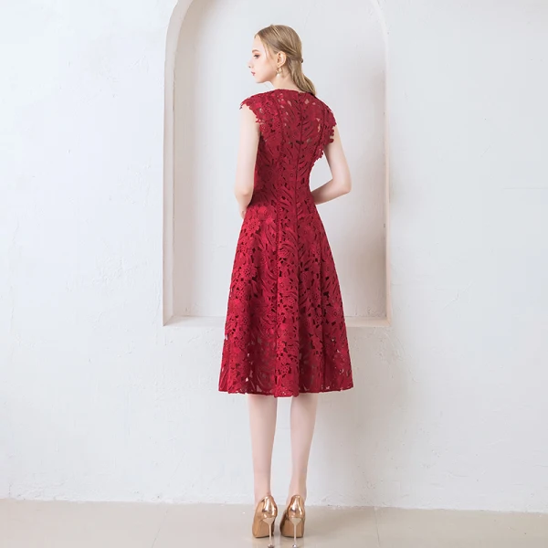 Chic / Beautiful Burgundy Homecoming Graduation Dresses 2018 A-Line / Princess Lace Scoop Neck Sleeveless Knee-Length Formal Dresses