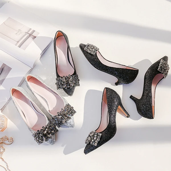 Charmant Glanz Pailletten Silber Brautschuhe 2020 Leder Strass 3 cm Stilettos Low Heel Spitzschuh Hochzeit Pumps