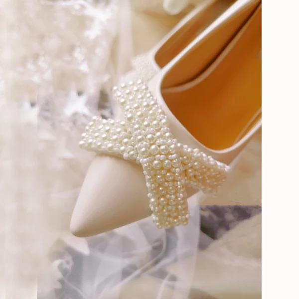 Élégant Ivoire Satin Perle Chaussure De Mariée 2020 7 cm Talons Aiguilles À Bout Pointu Mariage Escarpins