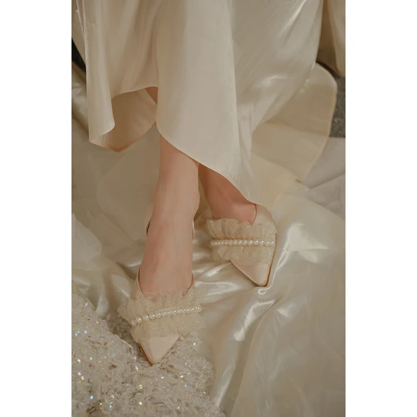 Elegante Champagner Perle Flache Brautschuhe 2020 Satin Pailletten Spitzschuh Hochzeit Sandaletten