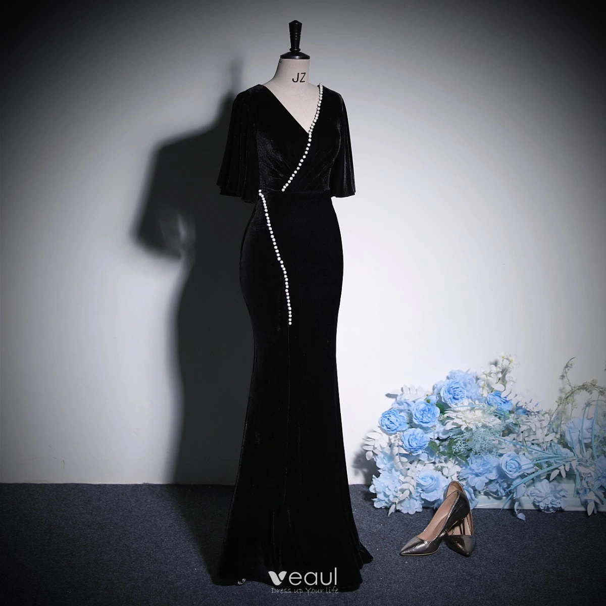 Shop Evening Gowns - Long Velvet Gowns Dress | BABEYOND | Velvet evening  gown, Velvet dressing gown, Great gatsby dresses