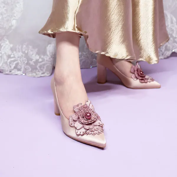 Chinese style Red Lace Appliques Wedding Shoes 2020 Leather Rhinestone 8 cm Thick Heels Pointed Toe Wedding Pumps