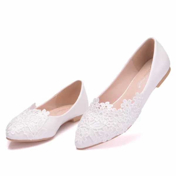 Élégant Blanche Plate Chaussure De Mariée 2020 En Dentelle Fleur À Bout Pointu Mariage Talons