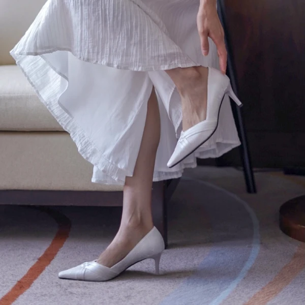 Vintage / Retro Elegant Ivory Lace Wedding Shoes 2020 Leather 6 cm Stiletto Heels Pointed Toe Wedding Pumps