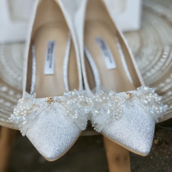 Glamorös Elfenben Glittriga / Glitter Paljetter Brudskor 2020 Läder Rhinestone Pärla 9 cm Stilettklackar Spetsiga Bröllop Pumps