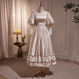 Élégant Champagne Satin Robe De Bal 2023 Princesse Volants Col Haut Gonflée Manches Courtes Dos Nu Longue Promo Robe De Ceremonie