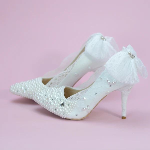 Elegant Ivory Lace Flower Wedding Shoes 2020 Pearl Rhinestone Bow 8 cm Stiletto Heels Pointed Toe Wedding Pumps