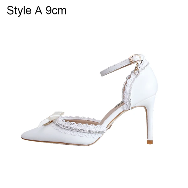Élégant Blanche En Dentelle Faux Diamant Chaussure De Mariée 2020 Bride Cheville 9 cm Talons Aiguilles À Bout Pointu Mariage Talons