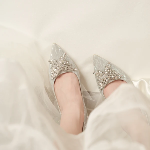 Charmant Silber Strass Schmetterling Brautschuhe 2020 7 cm Stilettos Spitzschuh Hochzeit Pumps