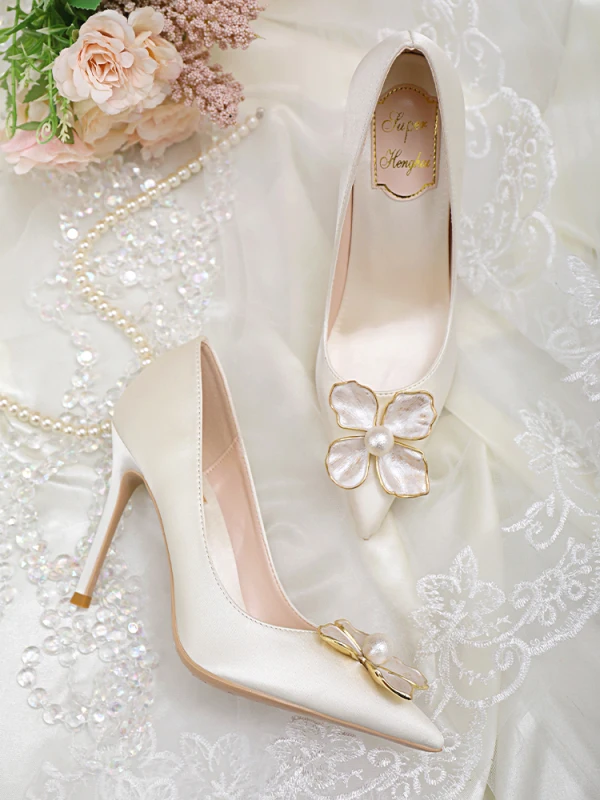 Élégant Ivoire Perle Fleur Chaussure De Mariée 2020 Satin 10 cm Talons Aiguilles À Bout Pointu Mariage Escarpins