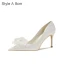 Élégant Ivoire Mariage Perle Satin Fleur Chaussure De Mariée 2021 8 cm Talons Aiguilles À Bout Pointu Escarpins