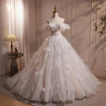 Elegant White Appliques Cascading Ruffles Prom Dresses 2024 A Line Princess Spaghetti Straps Short Sleeve Backless Sweep Train Prom Prom Dresses