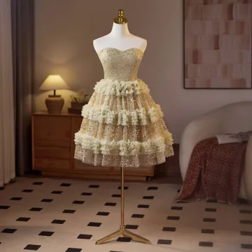 Scintillantes Doré Perlage Perle Paillettes Courte Robe De Fete 2025 Princesse Bustier Sans Manches Dos Nu Cocktail Soirée Robe De Ceremonie