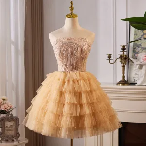Sexy Gull Beading Paljetter Gripende Ruffles Korte Ballkjoler Festkjoler 2024 Ballkjole Strapless Uten Ermer Ryggløse Ball Festkjoler