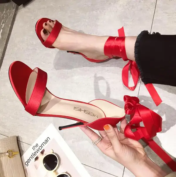 Sexy Champagne Promo Satin Sandales Femme 2021 Bride Cheville Noeud 10 cm Talons Aiguilles Peep Toes / Bout Ouvert Talons Hauts