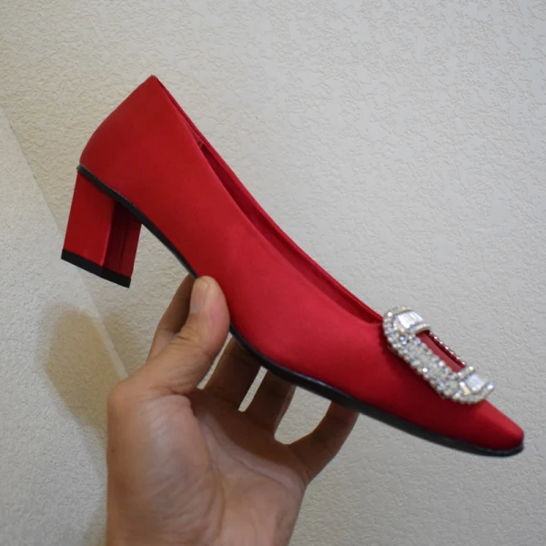 Vintage Röd Silke Satin Bal Rhinestone Pumps 2021 5 cm Stilettklackar Spetsiga Högklackade