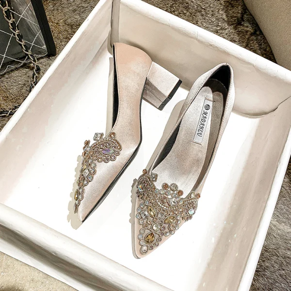 Charming Red Rhinestone Satin Wedding Shoes 2021 7 cm Thick Heels Pointed Toe Wedding High Heels Pumps
