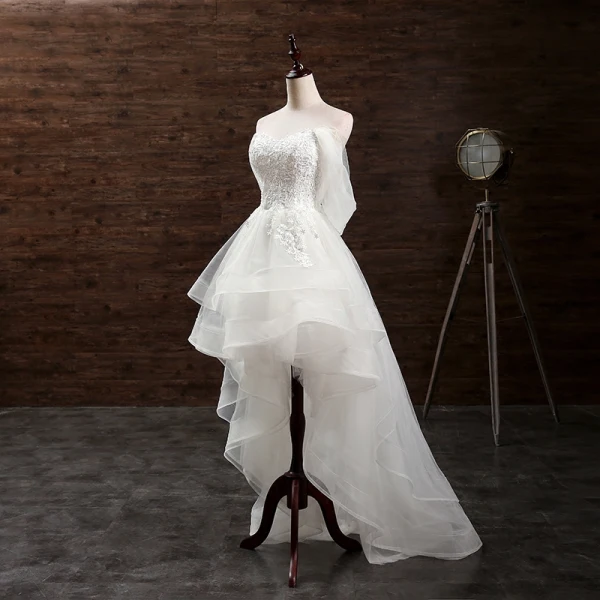 Romantisk Strand Brudekjoler 2017 Kjæreste Uten Ermer Appliques Blonder Buste Ryggløse Elfenben Organza Asymmetrisk