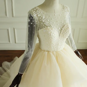 Luksus Champagne Brudekjoler 2017 Scoop Halsen Langermede Beading Kunstige Blomster Ryggløse Gripende Ruffles Tyll Ballkjole Chapel Train