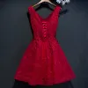 Schöne Rot Abiballkleider 2017 A Linie Mit Spitze Blumen Pailletten Perlenstickerei V-Ausschnitt Ärmellos Kurze Festliche Kleider