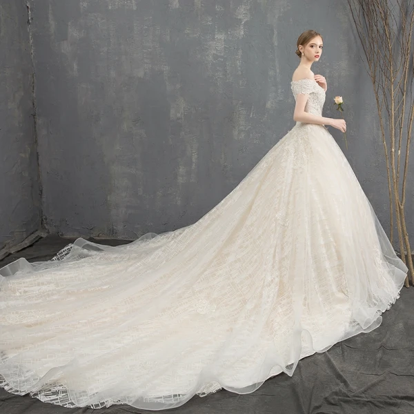 Luxe Champagne Robe De Mariée 2018 Robe Boule En Dentelle Fleur De l'épaule Dos Nu Sans Manches Royal Train Mariage