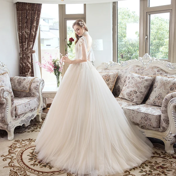 Luxe Champagne Robe De Mariée 2018 Princesse Transparentes Perlage Cristal Faux Diamant En Dentelle Fleur Noeud Encolure Dégagée Dos Nu 1/2 Manches Train De Balayage Mariage