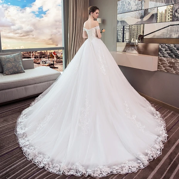 Chic / Belle Blanche Robe De Mariée 2018 Robe Boule En Dentelle Appliques De l'épaule Dos Nu Sans Manches Chapel Train Mariage
