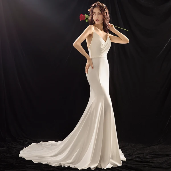 Schlicht Ivory / Creme Brautkleider 2018 Mermaid Perlenstickerei Stoffgürtel Spaghettiträger Rückenfreies Ärmellos Hof-Schleppe Hochzeit