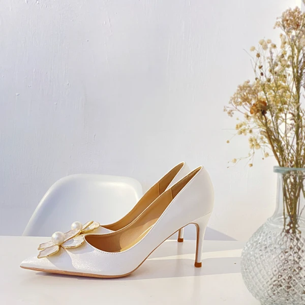 Elegante Ivory / Creme Abend Seide Satin Pumps 2021 Perle 8 cm Stilettos Spitzschuh Pumps Hochhackige