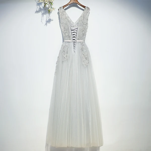 Chic / Beautiful Silver Bridesmaid Dresses 2017 A-Line / Princess Tea-length Lace Appliques Flower Pearl Crossed Straps V-Neck Sleeveless Bridesmaid