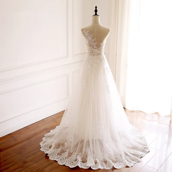 Chic / Beautiful Champagne Wedding Dresses 2018 A-Line / Princess Appliques Lace Scoop Neck Sleeveless Sweep Train Wedding