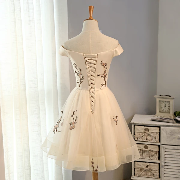 Elegant Champagne Graduation Dresses 2018 A-Line / Princess Embroidered Off-The-Shoulder Backless Short Sleeve Short Formal Dresses