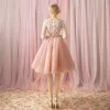 Modern / Fashion Blushing Pink Honeymoon Graduation Dresses 2018 A-Line / Princess Lace Flower Bow Beading Scoop Neck 3/4 Sleeve Knee-Length Formal Dresses