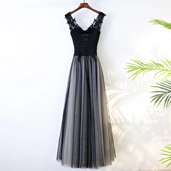 Chic / Beautiful Black Evening Dresses 2017 A-Line / Princess V-Neck Crossed Straps Tea-length Appliques Sleeveless Lace Tulle Evening Party