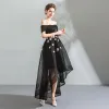 Stylowe / Modne Czarne Sukienki Koktajlowe 2018 Princessa Asymetryczny Z Koronki Aplikacje Przy Ramieniu Bez Pleców Kótkie Rękawy Sukienki Wizytowe